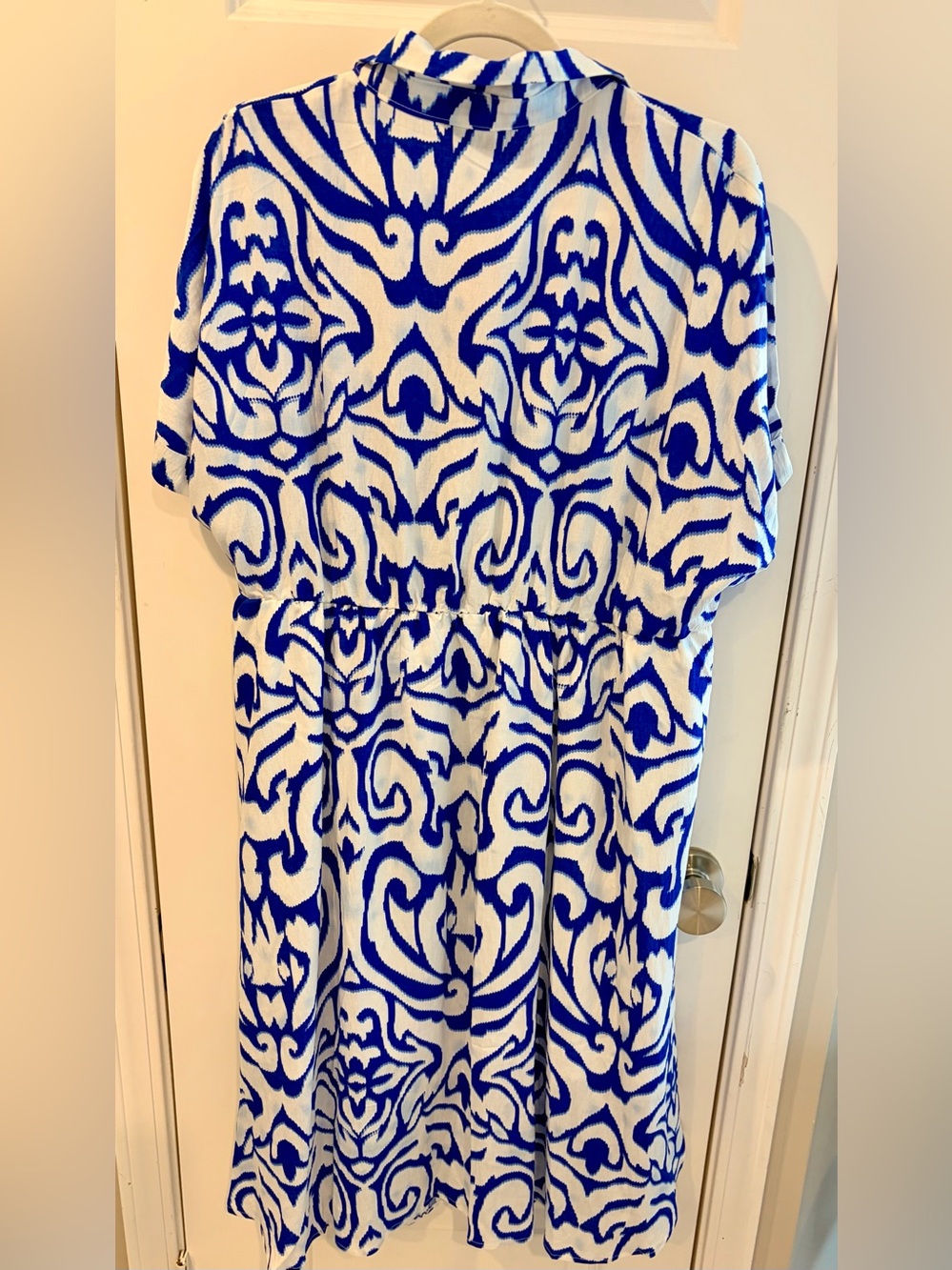 NWT BloomChic Blue and White Button-Front Midi Dress Size 14/16 - Picture 3 of 3